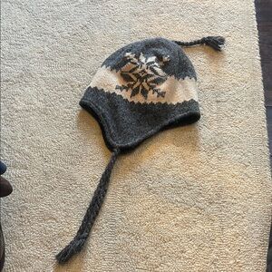 Cozy Gray and Cream Men’s Winter Hat